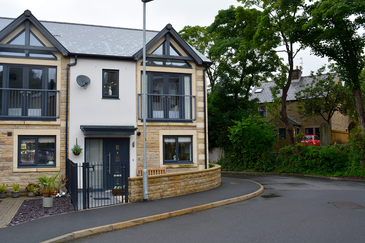 8 Bakestones Avenue, Delph Bridges Estate Agents