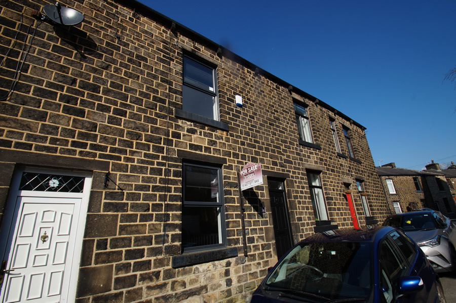 11 Lee Street, Uppermill Bridges Estate Agents
