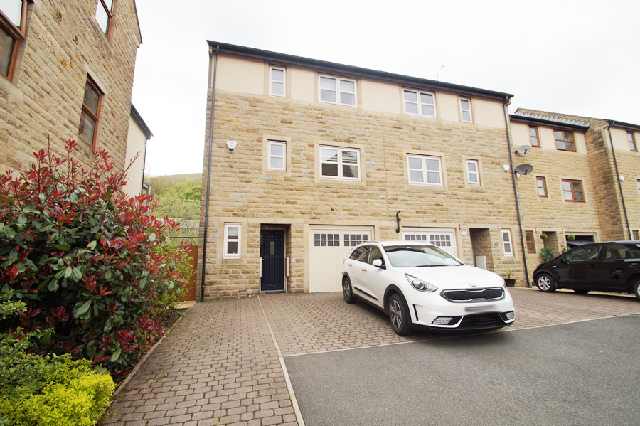 11 Tenterfield Close, Greenfield Bridges Estate Agents