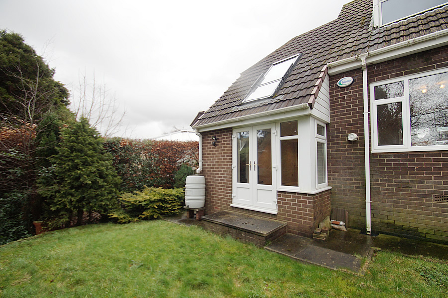 9 Palin Wood, Delph Bridges Estate Agents