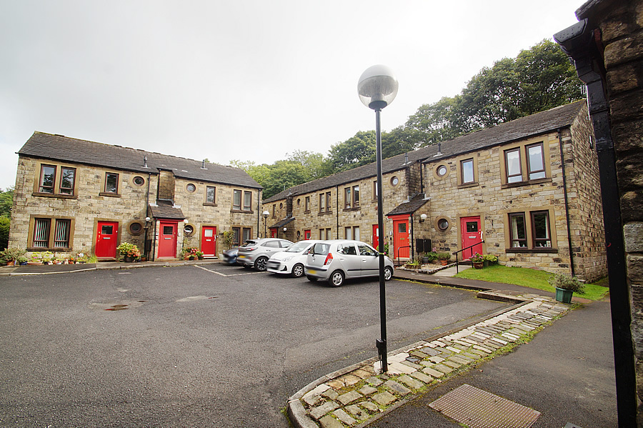 11 Pickhill Mews, Uppermill Bridges Estate Agents