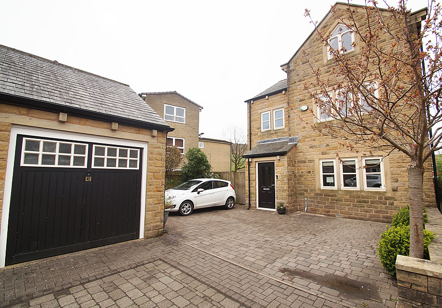 3 Wimberry Close, Greenfield Bridges Estate Agents