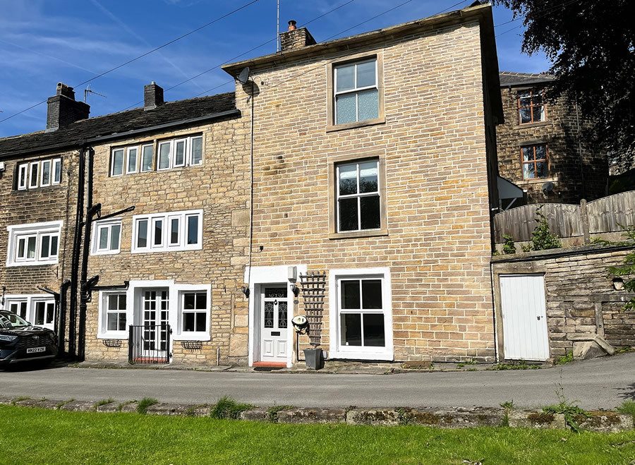 2 Wharf Cottages, Greenfield Bridges Estate Agents