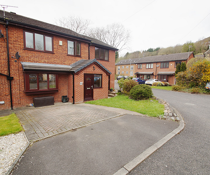 2 Shaw Hall Close, Greenfield Bridges Estate Agents