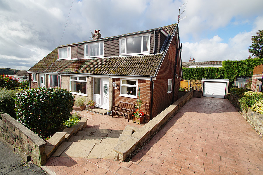 64 Quickedge Rd, Mossley Bridges Estate Agents