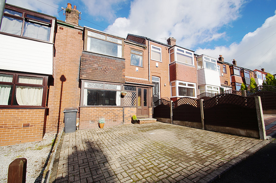 15 Heywood Avenue Austerlands Bridges Estate Agents