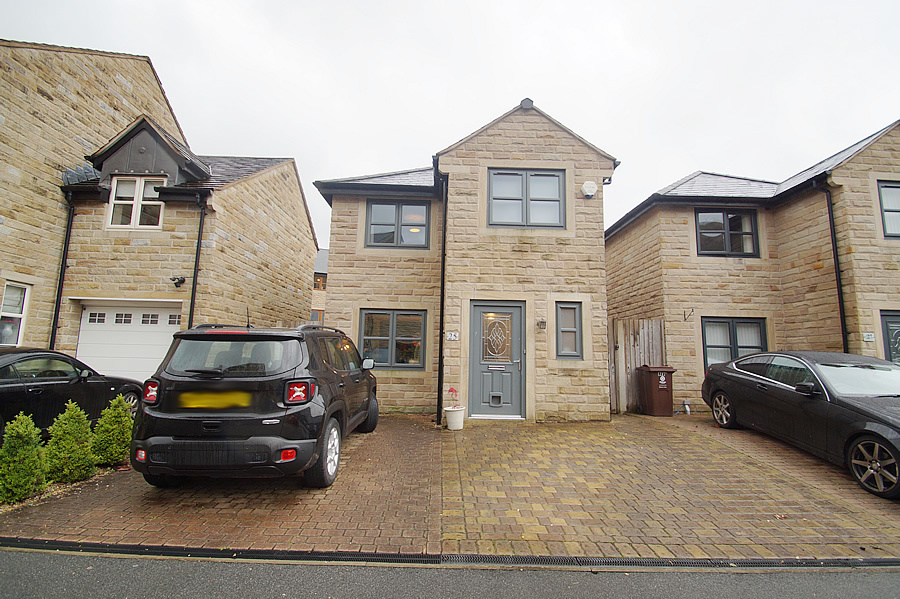 25 Knoll Close Greenfield Bridges Estate Agents