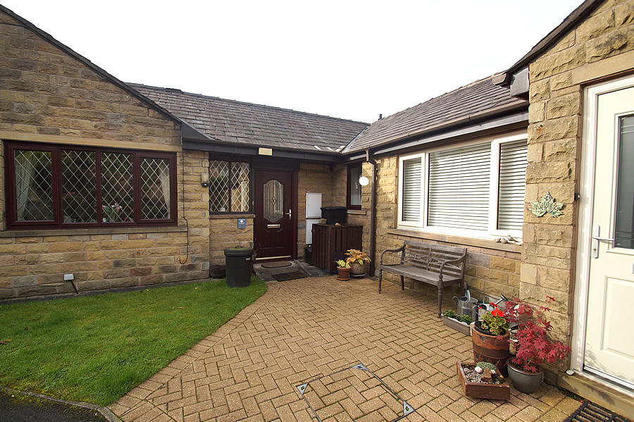 2 Kinders Mews, Greenfield Bridges Estate Agents